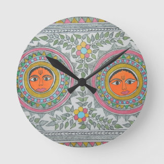 hat ein "Sonne" Motiv "in der madhubani Malerei" Runde Wanduhr