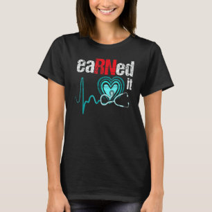 Hat es verdient RN Krankenschwester Pflege Abschlu T-Shirt