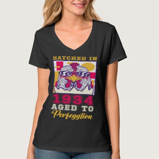 Hatched in 1934 Aged to Perfeggtion T-Shirt (Vorderseite)