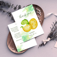 Hatching bald niedlicher grüner Dinosaurier