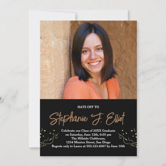 Hats Off Minimalistische Foto Graduation Party Einladung (Vorderseite)