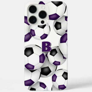 Haufen lila schwarzer Fußballbälle mit Monogramm iPhone 16 Pro Max Hülle