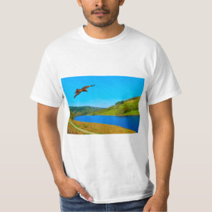 Häufiger Buzzard über das Ladybower-Reservoir T-Shirt
