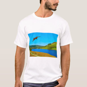 Häufiger Buzzard über das Ladybower-Reservoir T-Shirt