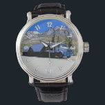 Hauling the Grain - LKW-Fahrer Armbanduhr<br><div class="desc">Ein mächtiger Güterwagen,  der das Alberta-Korn entlang der bergigen Straßen in Richtung der Felsgebirge von Jasper,  Alberta transportiert.</div>