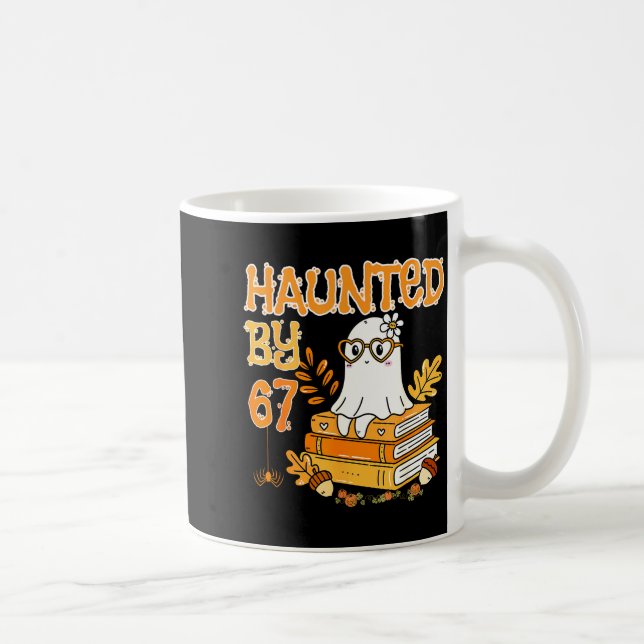 Haunted By 67 Funny Reading Ghost And Pumpkin Hall Kaffeetasse (Rechts)