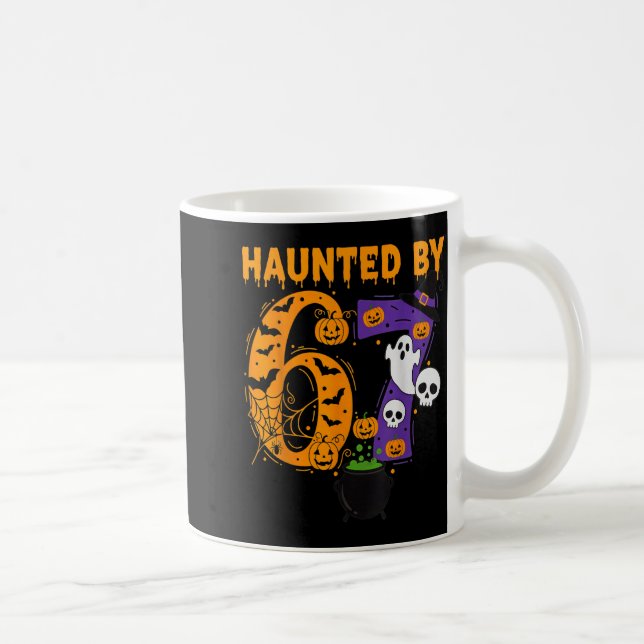Haunted By 67 – Funny Six Seven Meme 6 7 Halloween Kaffeetasse (Rechts)