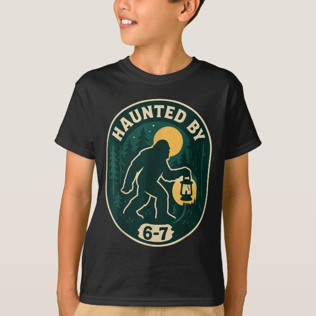 Haunted By 6-7 Bigfoot Lantern Halloween Badge  T-Shirt (Vorderseite)