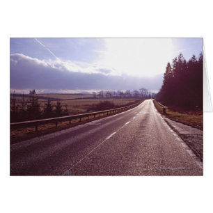 Hauptstraße mit niedrigem Winter Sun.