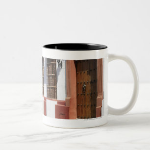 Haus am Straßenrand Zweifarbige Tasse