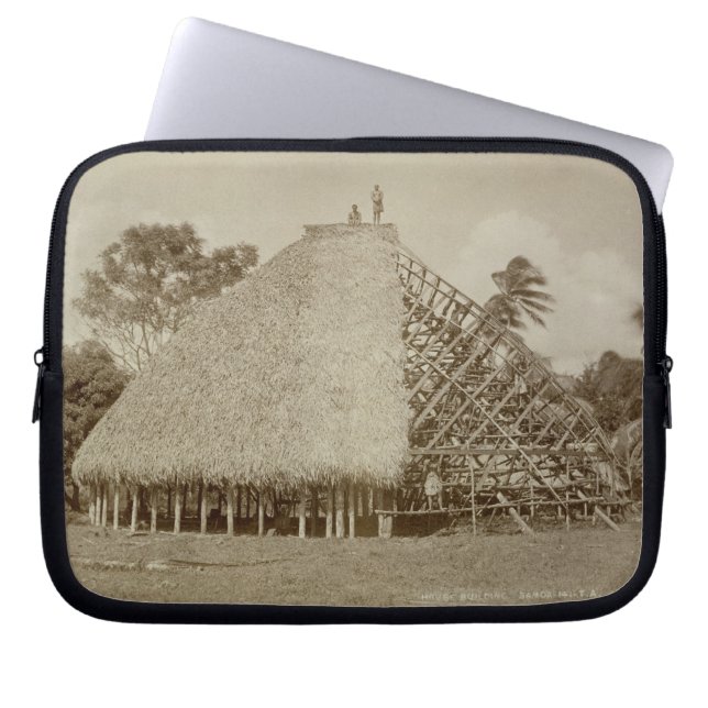 Haus-Gebäude in Samoa-Inseln, c.1875 (Sepia-Foto) Laptopschutzhülle (Vorderseite)