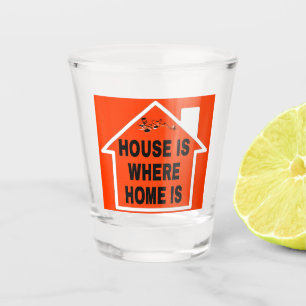 HAUS IST, WO HEIMAT IST LOGO SCHWARZE SCHRIFT ORAN SCHNAPSGLAS