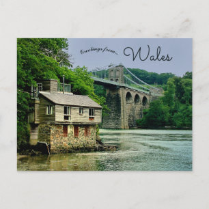 Haus mit Telford’s Menai-Brücke in Wales Postkarte