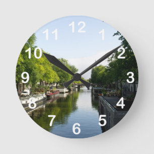 Hausboote auf dem Amsterdamer Kanal Runde Wanduhr