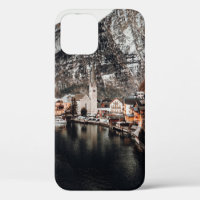 HÄUSER IN DER NÄHE VON WASSER UND BERG