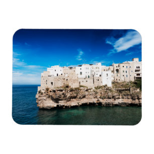Häuser in Polignano a Mare auf einer Klippe in Pug Magnet