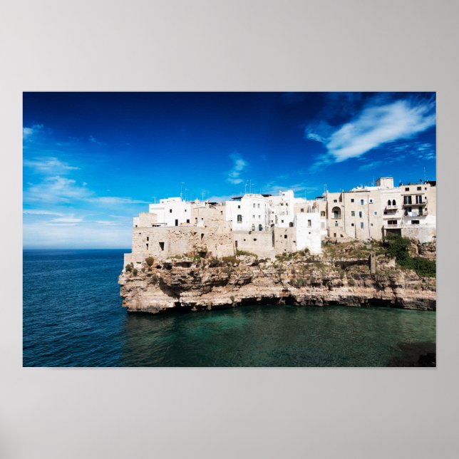 Häuser in Polignano a Mare auf einer Klippe in Pug Poster (Vorne)