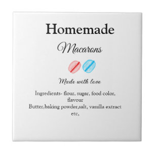 Hausgemachte Makaronen fügen Zutaten hinzu, die mi Fliese