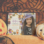 Haushaltskostüm Girl Halloween Geburtstagsparty Fo<br><div class="desc">Laden Sie Ihre Familie und Freunde zu einer herrlichen Zeit mit diesen niedlichen Halloween-Geburtstagsfeiern ein. Auf der links Seite dieses Budgethotels findet man eine handgemalte Grenze von lustigen Halloween-Figuren, es gibt Kinder in Kostümen, schwarze Katzen, Fledermäuse, lächelnde Kürbis, Geister, ein tanzendes Skelett, Spinnen, Ballons, Sterne, Zaubertranken, einen mit Augen Schädel,...</div>