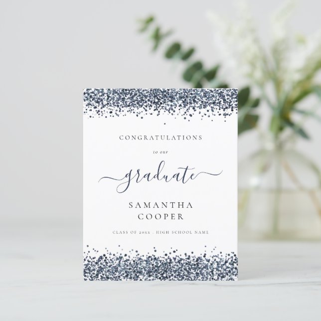 Haushaltsplan 2024 Abschluss Blue Glitzer Ankündig (Stehend Vorderseite)