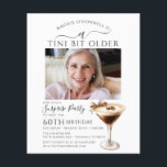 HAUSHALTSÜBERRASCHENDES PARTY Tini Bit Älterer Mar<br><div class="desc">Das Foto des Geburtstagsfeiers steht im Mittelpunkt der Bühne in dieser trendigen Martini-Überraschungseinladung zum Party zum Geburtstag. Elegantes und elegantes Design mit einem Espressomartini. Ein hübscher Bogen fügt eine weibliche Touch hinzu. Der gesamte Text ist bearbeitbar.</div>