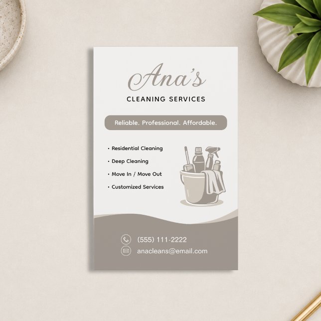 Hausreinigungsdienste Neutral Beige Flyer (House Cleaning Services Neutral Beige Flyer)