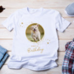Haustier Foto Gold Stars Hund Geburtstag Personali T-Shirt<br><div class="desc">Welpe Pawty! Fügen Sie Ihrem Welpen oder Hunden-Geburtstag die Touch mit diesem eleganten, vergoldeten Foto für Haustiere und Glitzer Sterne Party Shirts. Fügen Sie Ihr Lieblings-Foto und personalisieren Sie mit Namen, Alter Geburtstag! Sehen Sie sich die Geburtstagskollektion des Welpenhundes an, um Geburtstagseinladungen, Party-Dekoration, Favoriten und Geschenke zu kombinieren. COPYRIGHT ©...</div>