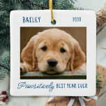 Haustiere Welpen Einfaches Personalisiert Hunde-Fo Keramikornament<br><div class="desc">Dekorieren Sie Ihren Baum oder schicken Sie ein besonderes Geschenk mit diesem super niedlichen personalisierten Haustier Foto Weihnachtsschmuck. Dieses schlichte und moderne Hundeschmuck wird bei allen Hundeliebhabern zum Favoriten. Fügen Sie das Foto Ihres Hundes hinzu und personalisieren Sie es mit Namen und Jahr. Die Einrichtung ist zweiseitig, Sie können verschiedene...</div>