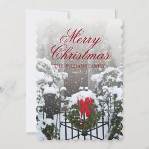 Haustür mit Weihnachtskranz und Weihnachtsschnee Feiertagskarte