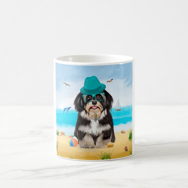 Havanese Dog on Beach Kaffeetasse (Mittel)