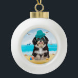 Havanese Dog on Beach Keramik Kugel-Ornament<br><div class="desc">Ein Hund,  der am Strand sitzt,  ist eine gute Geschenkidee für jemanden,  der diesen Hund züchtet,  der Liebe hat.</div>