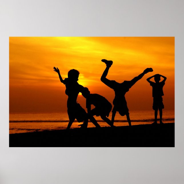 Having Fun At Sunset Poster (Vorne)