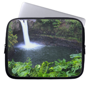 Hawaii, Big Island, Hilo, Rainbow Falls, Üppig Laptopschutzhülle