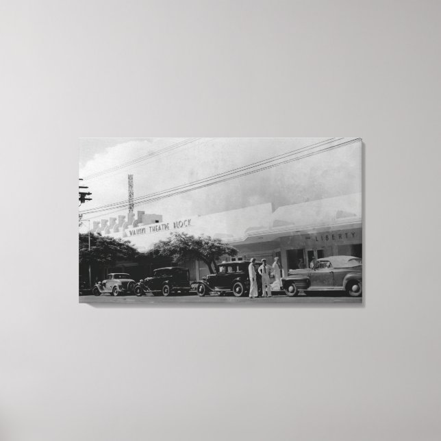 Hawaii - Blick auf den Waikiki-Theaterblock Leinwanddruck (Vorderseite)