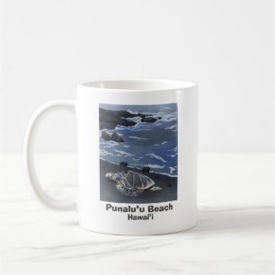 Hawaii-Grüne Meeresschildkröte am schwarzen Sandst Kaffeetasse
