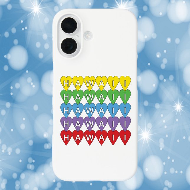 Hawaii Hearts Pattern Rainbow iPhone 16 Hülle (A phone case with a rainbow heart pattern that says Hawaii.)