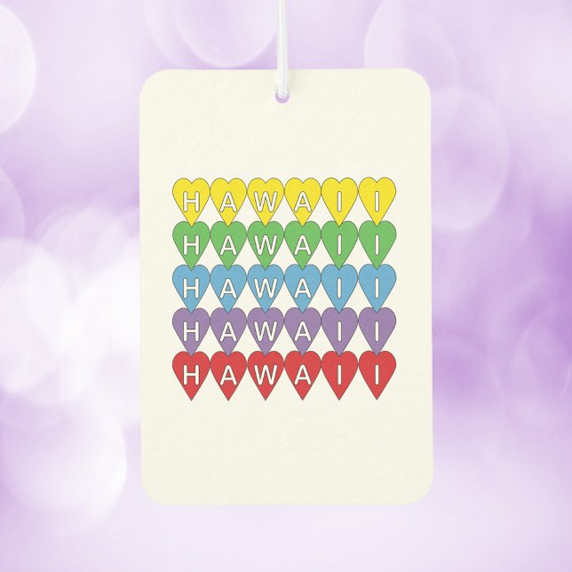 Hawaii Hearts Rainbow Autolufterfrischer (An air freshener that says Hawaii with yellow, green, blue, purple and red hearts.)