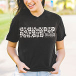 Hawaii Hibiskus Tropical Summer Beach Vacation T-Shirt<br><div class="desc">Genießen Sie das Wesen des Inselparadieses mit diesem Sommer Beach Shirt in Hawaii Hibiskus. Mit einem faszinierenden Silhouette-Muster lebendiger Hibisken und einem eleganten Surfbrett ist es der Inbegriff tropischen Chic. Genießen Sie Ihren inneren Strandliebhaber mit dem Text "Hawaii, Tropical Addict", der den Geist endloser Sommer einfängt. Dieses aus hochwertigen Materialien...</div>