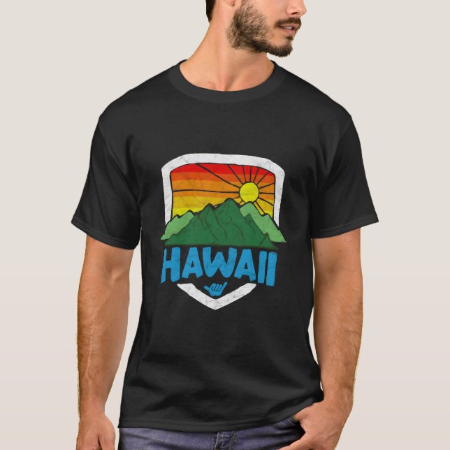 Hawaii Mountain and Rainbow Sky Beach T-Shirt (Vorderseite)