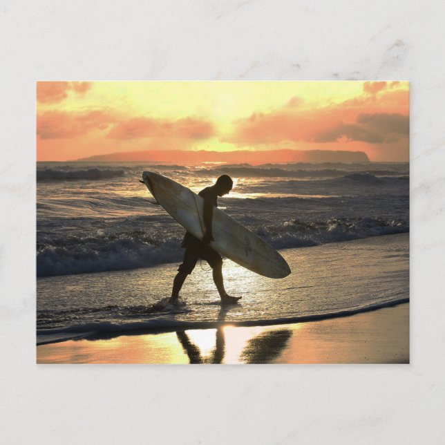 Hawaiian Surfer Heading Zuhause Postkarte (Vorderseite)
