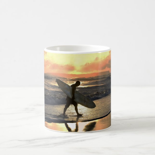 Hawaiian Surfer Heading Zuhause Tasse (Mittel)