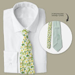Hawaiianische Plumeria-Blume Personalisiert Krawatte<br><div class="desc">Die "Hawaiianische Plumeria Blume Personalisiert Neck Tie" verkörpert das Wesen der Romantik und tropischen Schönheit und macht sie zu einer exquisiten Wahl für Trauzeugen, besonders für Paare, die Hochzeiten im Freien mit hawaiianischem Thema planen. Inspiriert durch die üppige Landschaft Hawaiis und den zauberhaften Reiz der Plumeria-Blume, erweckt dieser Krawatt das...</div>