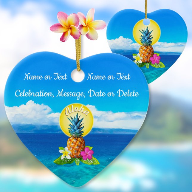 Hawaiische Verzierungen mit den Namen des Paares, Keramik Ornament (Hawaiian Christmas Ornaments. Hawaii Ornaments. Hawaiian Christmas Gifts. Tropical Pineapple Gifts.)
