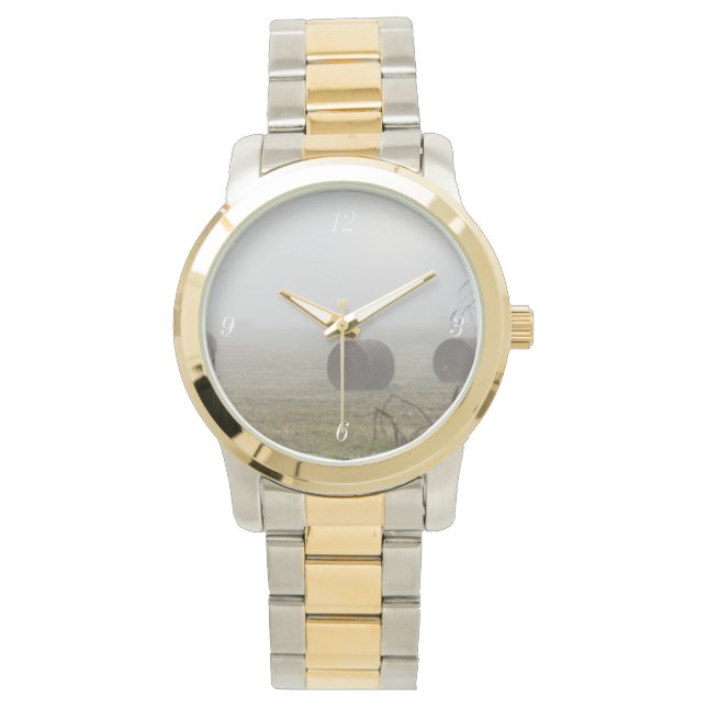 Hay Bales im Nebel Armbanduhr (Vorderseite)