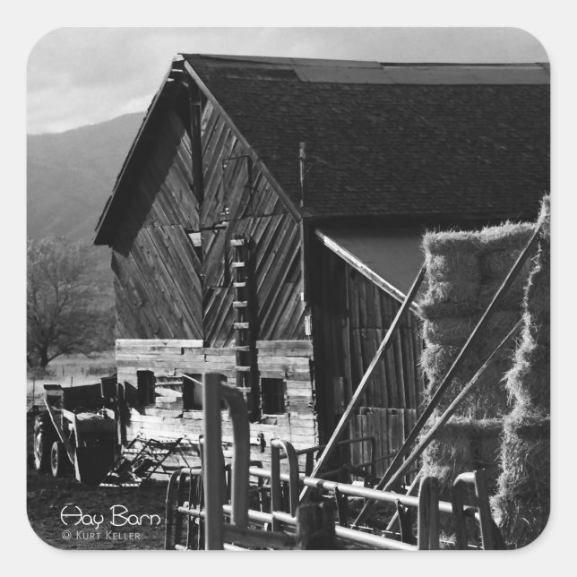 Hay Barn Quadratischer Aufkleber (Vorderseite)