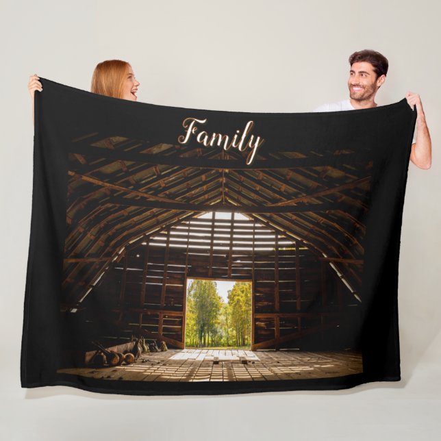 Hayloft aus altbraunem Stall mit Blick Fleecedecke (Beispiel)