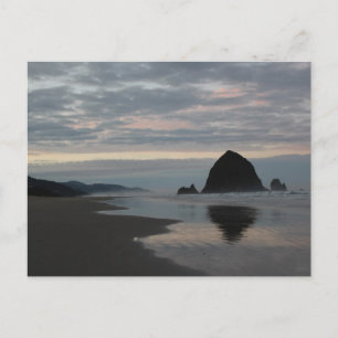 Haystack Rock am Strand von Cannon Postkarte