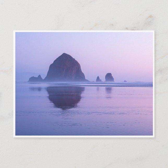 Haystack Rock Cannon Beach Oregon at Dusk Postkarte (Vorderseite)
