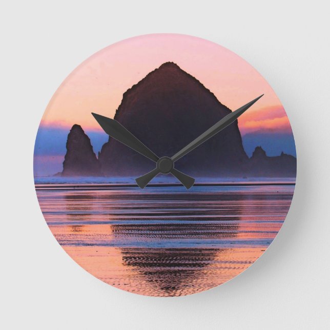 Haystack Rock Runde Wanduhr (Vorderseite)