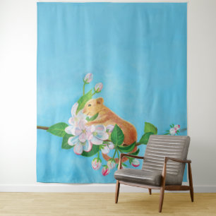 Hazel Dormouse auf einem blühenden Zweig Wandteppich